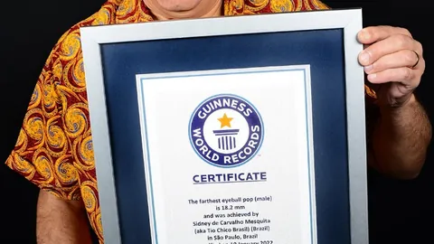 [图]拜仁客场射门屡屡落空，与勒沃库森0-0握手言和，榜首位置稳固